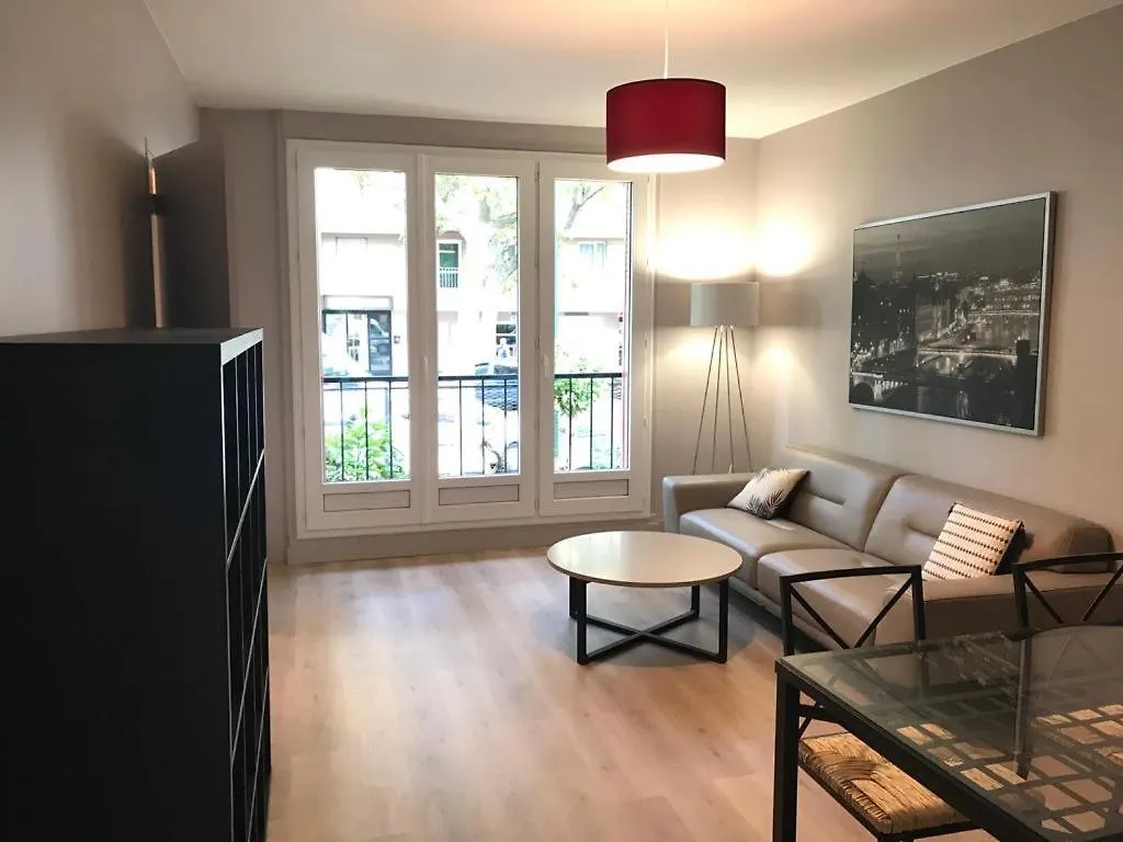 Apartment Pavillon 1 A 4 Personnes Chez L'Habitant Parfait Pour Une Famille Bagneux  France